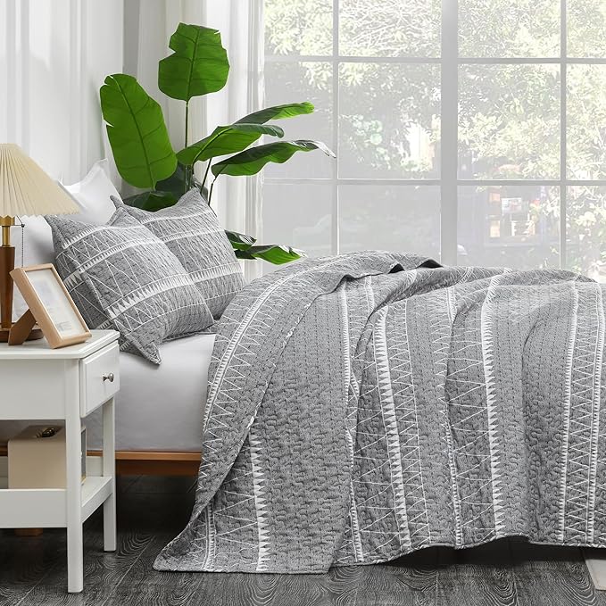 Andency Grey Queen Quilt Bedding Set, 3 Pieces (1 Striped Boho Printed Quilt 90x96 Inch and 2 Pillowcases), Bohemian Summer Lightweight Reversible Microfiber Bedspread Coverlet Sets