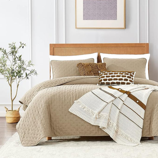 ROARINGWILD Cloud Oversized King Quilt Sets with Pillow Shams, Beige California Cal King Size Lightweight Soft Coverlet Bedspread, Tan Cream Thin Bedding Set, 3 Pieces, 118x106 inches