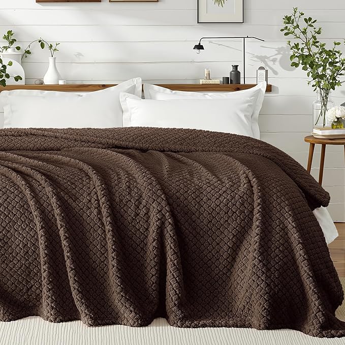 Exclusivo Mezcla King Size Fleece Blanket for Bed, Extra Soft Warm Decorative Fuzzy Blanket for Women, Lightweight Cozy Bedding Blankets, 90x104 Inches, Coffee