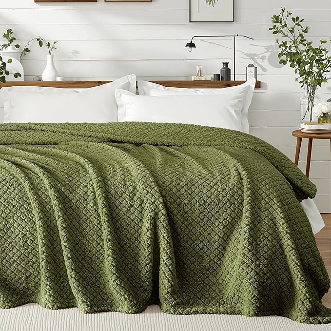 Exclusivo Mezcla Twin Size Fleece Blanket for Bed, Extra Soft Warm Decorative Fuzzy Blanket for Women, Lightweight Cozy Bedding Blankets, 60x80 Inches, Olive Green