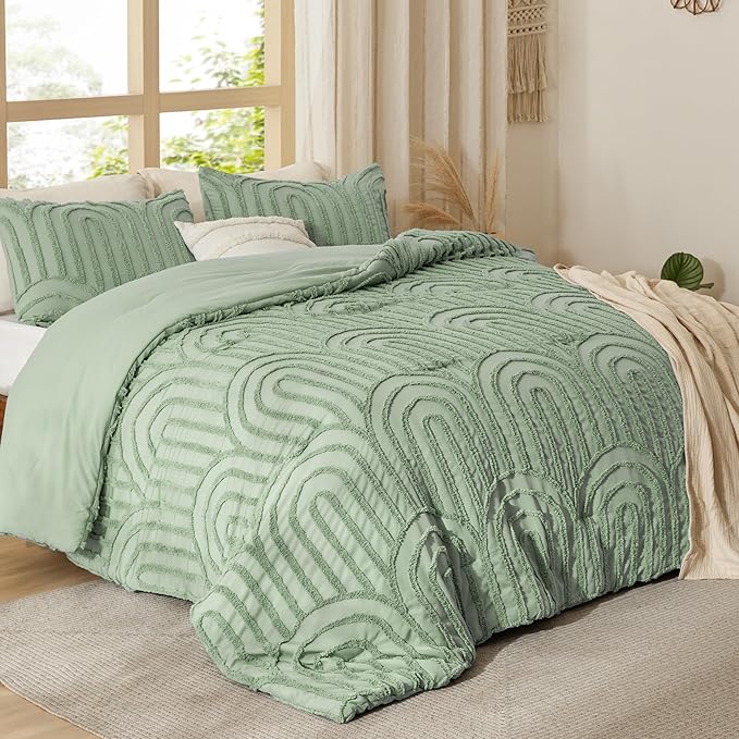 Bedsure Boho Tufted Green Comforter Set Queen Size, GentleSoft™ 3 Pieces Boho Farmhouse Decor Bedding, Arch Shabby Chic Bedding for All Seasons, 1 Bed Comforter, 2 Pillow Shams, 90x90 Inches