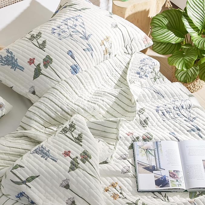 Bedsure Floral White Quilt Twin - Reversible Twin Size Floral Quilt Bedding, Lightweight Bedspread, Soft Botanical Coverlet for All Seasons (68"x86")