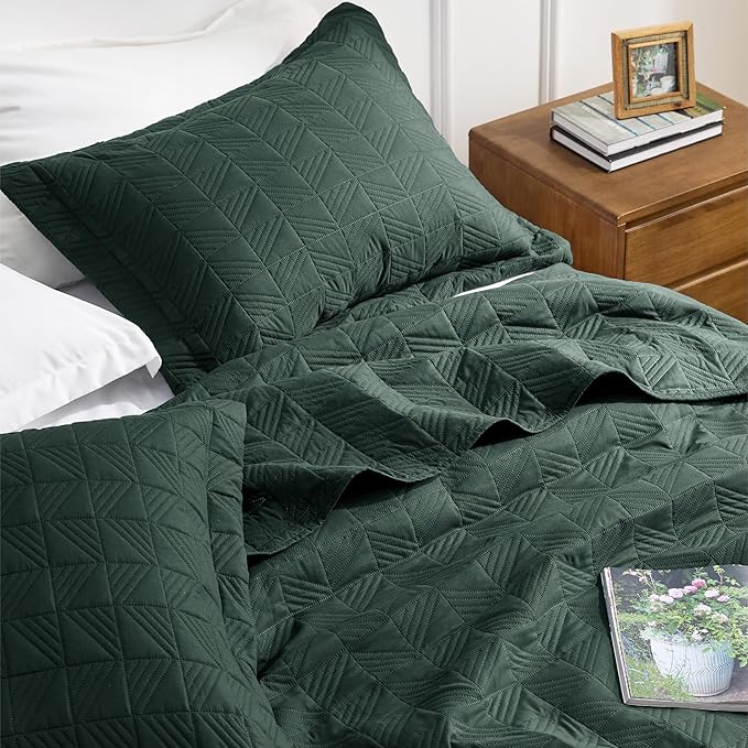 Bedsure Quilts Queen Size - Soft Ultrasonic Queen Quilt Bedding - Dark Green Bedspread Coverlet - Lightweight All-Season Comforter 90x96 Inch