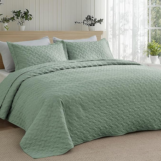 Bedsure Quilts California King Size - Lightweight Bedspreads Cal King Size with Basket Weave Pattern, Soft Quilt Bedding, Sage Green Comforter Coverlet for All Seasons (111" x 106")