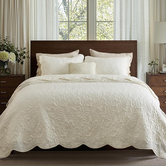 Bedsure Quilt King Size - Ultra Soft Pre-Washed Cloud-Like Bedding, All-Season Lightweight Comforter for Country Bedroom, Leaf Design Coverlet in Cream Yellow, 106 x 96 Inches