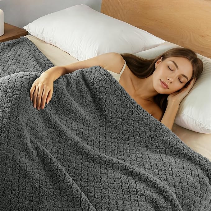 Exclusivo Mezcla King Size Fleece Blanket for Bed, Extra Soft Warm Decorative Fuzzy Blanket for Women, Lightweight Cozy Bedding Blankets, 90x104 Inches, Dark Grey