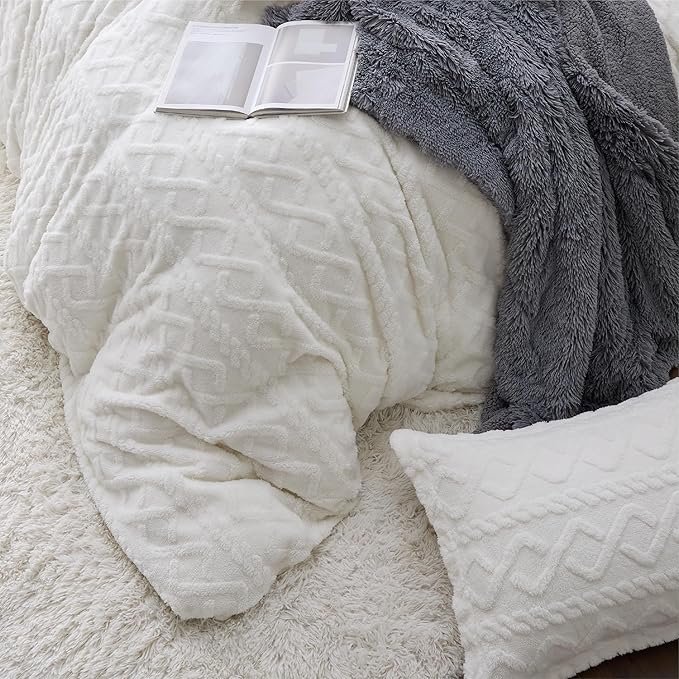 Bedsure Fluffy Flannel Duvet Cover Set - Faux Fur Comforter Cover King Size, White Warm Plush Bedding for Winter, 3-Piece Set with Zipper Closure (104"x90") and 2 Pillow Shams
