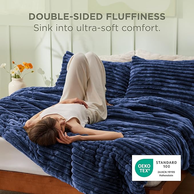 Bedsure King Size Comforter Set - GentleSoft™ 3 Pieces Fluffy Double-Side Fleece Comforter Set, Cozy Striped Room Decor Aesthetic, Luxury Navy King Bedding with 2 Pillowcases, 104x90 Inches