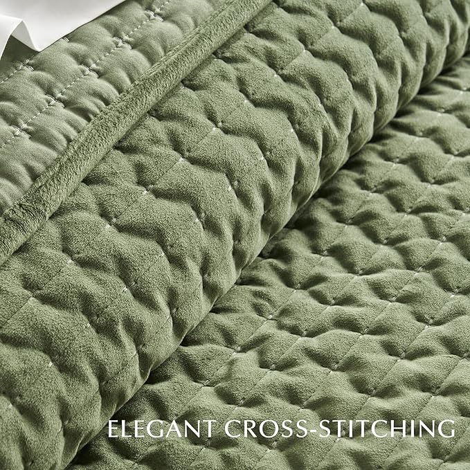 EVERGRACE Luxury Velvet Quilt Set Queen Size 3 Piece, Soft Cross-Stitch Velvet Comforter Set with Pillow Shams, Lightweight Coverlet Bedspread Bedding Set for All Seasons, Loden Green