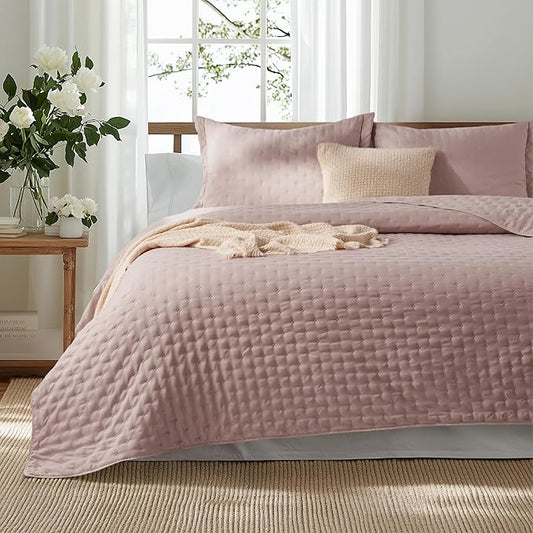 Bedsure Quilts Queen Size - Dusty Rose Bedspread Queen Size & Lightweight Comforter, Country Cottage Coverlet with Clover Pattern, Ultra Soft All-Season Bedding, 90 x 96 Inches