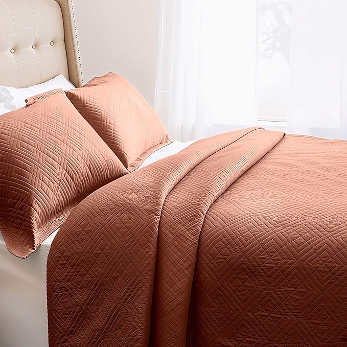 Hearth & Harbor King Quilt Set – All-Season Lightweight Bedspread & Coverlet with Pinsonic Weave - 7 Piece King Quilt Set with Pillow Shams, Mocha - King Diamond
