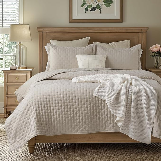 Bedsure Twin Quilt - Ultra Soft Twin XL Quilt Bedding for Dorm Decor, Lightweight All-Season Comforter, Linen Bedspread Coverlet with Clover Pattern, 68 x 86 Inches
