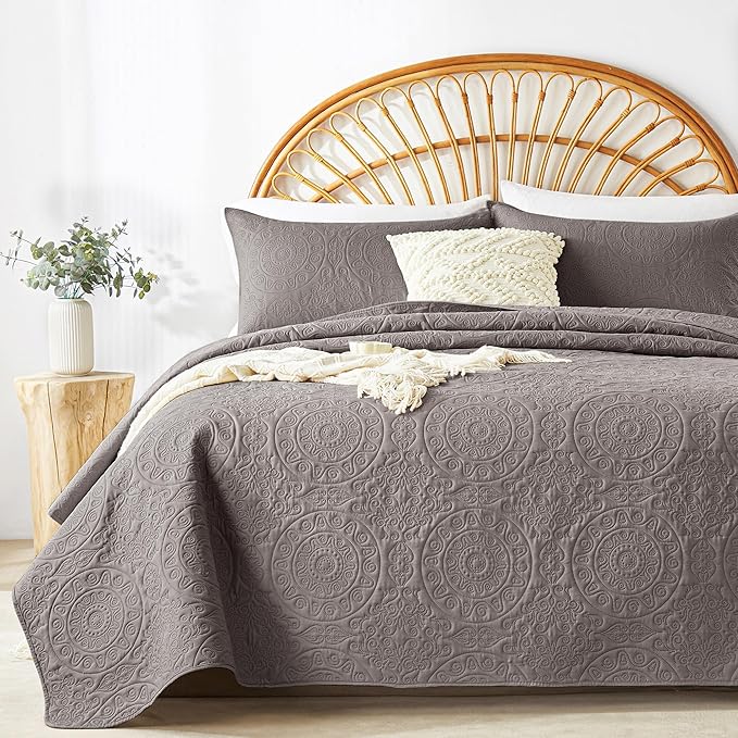 WURUIBO Dark Gray Quilt Set Twin Size, Embossing Microfiber Bedspreads with Pillow Sham, Ligthweight Breathable Thin Coverlet, Reversible Bedding Set for All Season (1 Quilt, 1 Pillow Sham)