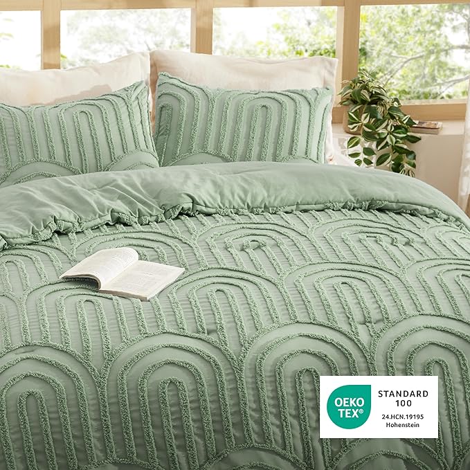Bedsure Boho Tufted Green Comforter Set Queen Size, GentleSoft™ 3 Pieces Boho Farmhouse Decor Bedding, Arch Shabby Chic Bedding for All Seasons, 1 Bed Comforter, 2 Pillow Shams, 90x90 Inches