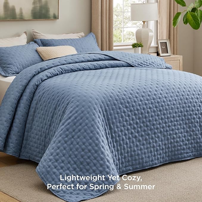 Bedsure Quilts Queen Size - Mineral Blue Bedspread Queen Size & Lightweight Comforter, Modern Coastal Coverlet with Clover Pattern, Ultra Soft All-Season Bedding, 90 x 96 Inches