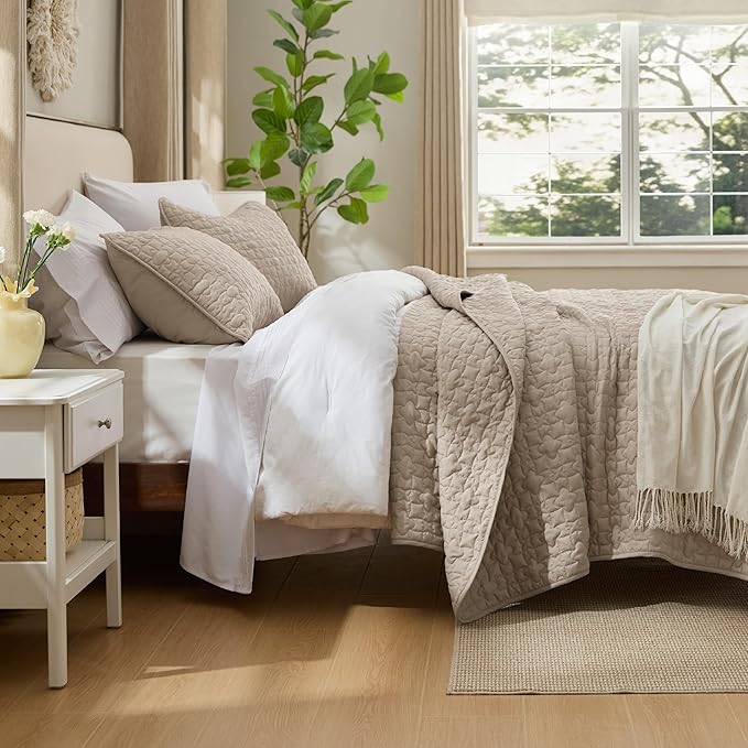 Bedsure Quilts King Size - Lightweight Bedspreads King Size with Lucky Star Quilting, Soft Quilt Bedding Set, Taupe Comforter Set Coverlet for All Seasons with 2 Pillow Shams (106" x 96")