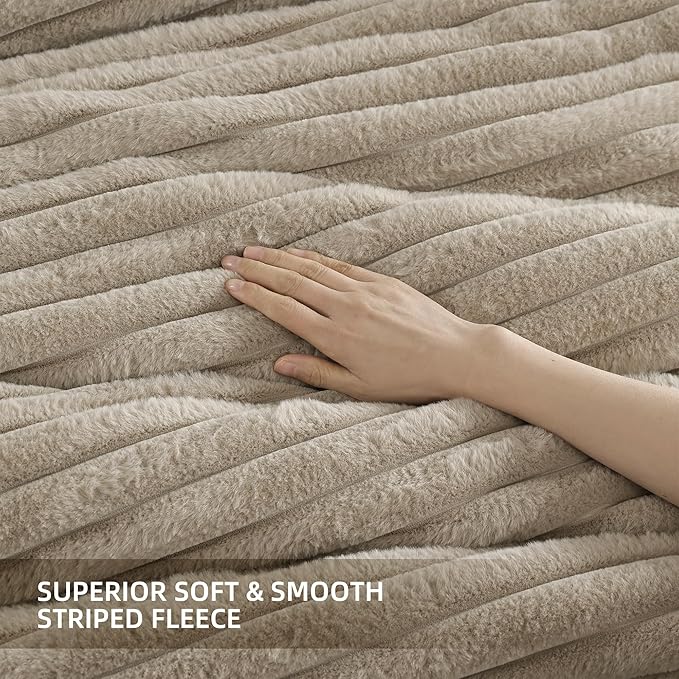 Smoofy Fluffy King Size Comforter Set 3 Pieces - Linen Fleece Fluffy Comforter Set, Luxury Fuzzy King Bedding Set, Soft King Bed Set All Season, Heavy Faux Fur Comforter with 2 Pillow Cases