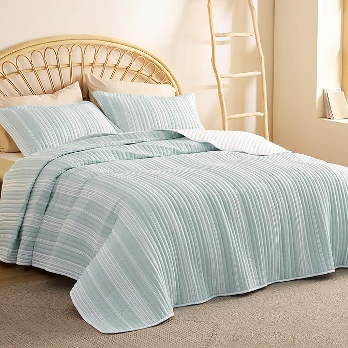 Bedsure Striped Quilt Queen Size - Reversible Aqua Queen Quilt Bedding, Lightweight Bedspread, Soft Microfiber Coverlet for All Seasons (90"x96")