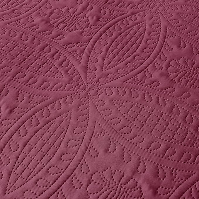 akkialla Burgundy King/Cal King Quilt Set, Ultrasonic Lightweight Bedspread Coverlet for Modern Minimalist Bedroom, Soft Microfiber Coin Pattern Bedding, 3-Piece (1 Quilt, 2 Pillow Shams) | Breathable fabric