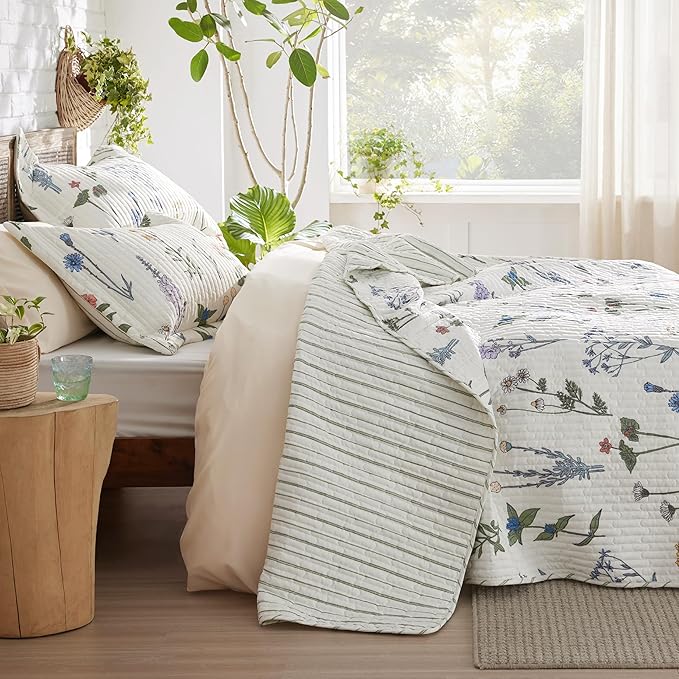 Bedsure Floral White Quilt King - King Size Reversible Floral Quilt Bedding, Lightweight Bedspread, Soft Botanical Coverlet for All Seasons (106"x96")