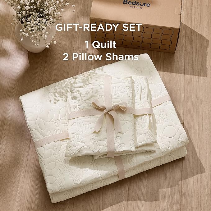 Bedsure Quilt King Size - Ultra Soft Pre-Washed Cloud-Like Bedding, All-Season Lightweight Comforter for Country Bedroom, Leaf Design Coverlet in Cream Yellow, 106 x 96 Inches