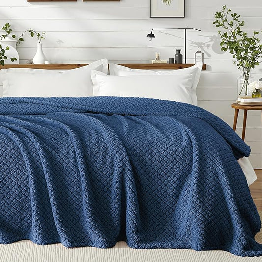 Exclusivo Mezcla Twin Size Fleece Blanket for Bed, Extra Soft Warm Decorative Fuzzy Blanket for Women, Lightweight Cozy Bedding Blankets, 60x80 Inches, Navy Blue