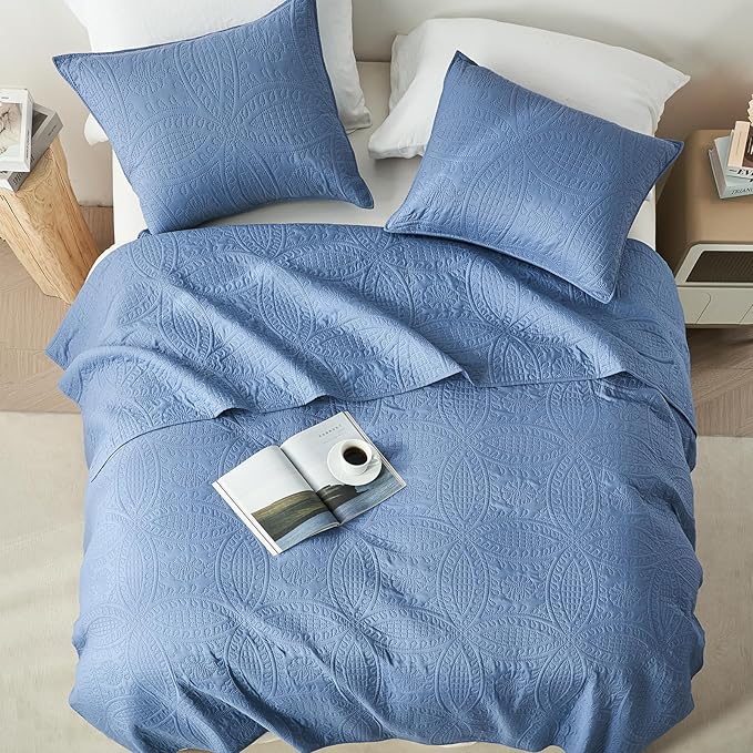 Akkialla King Quilt Bedding Set, Bluish Grey Ultrasonic Quilt Set, Lightweight Soft Bedspread Coverlet, Modern Style Coin Pattern Bed Cover for All Seasons, 3 Piece (1 Quilt, 2 Pillow Shams)