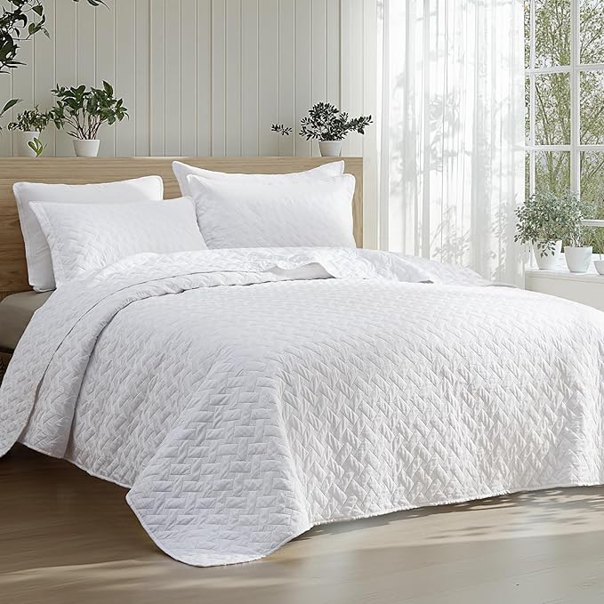 Bedsure California King Quilts - Lightweight Bedspreads Cal King Size with Basket Weave Pattern, Soft Quilt Bedding Set, White Comforter Set Coverlet for All Seasons with 2 Pillow Shams (111" x 106")