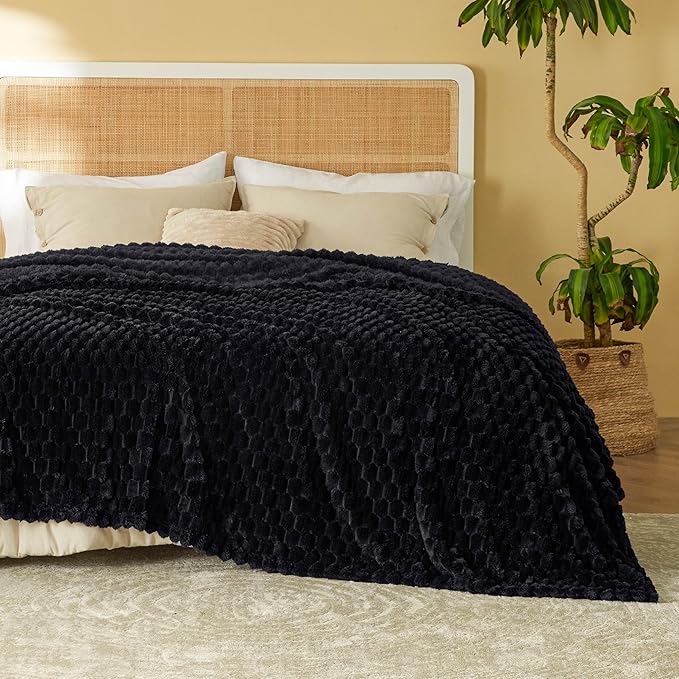 Bedsure Blanket Queen Size for Bed - 350GSM Fluffy Plush Bubble Blanket Queen Size for Home Room Decor, GentleSoft Cute Fleece Soft Cozy Gifts for Women Girls, Black, 90x90 Inches