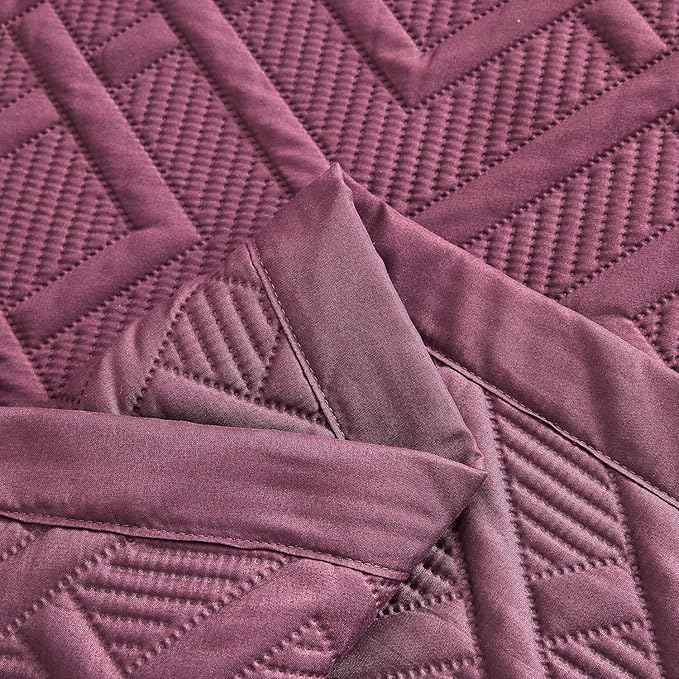 CHIXIN Quilt King Size - Geometric Pattern Bedspread Coverlet Set - Modern & Contemporary Style Bedding Cover, Ultrasonic Quilting, Reversible, Lightweight, 4 Piece, Burgundy & Wisteria