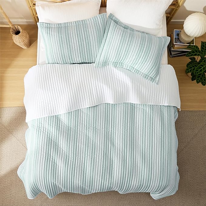 Bedsure Striped Quilt King Size - Reversible Aqua King Quilt Bedding, Lightweight Bedspread, Soft Microfiber Coverlet for All Seasons (106"x96")