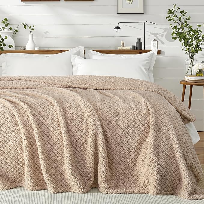 Exclusivo Mezcla Queen Size Fleece Blanket for Bed, Extra Soft Warm Decorative Fuzzy Blanket for Women, Lightweight Cozy Bedding Blankets, 90x90 Inches, Camel