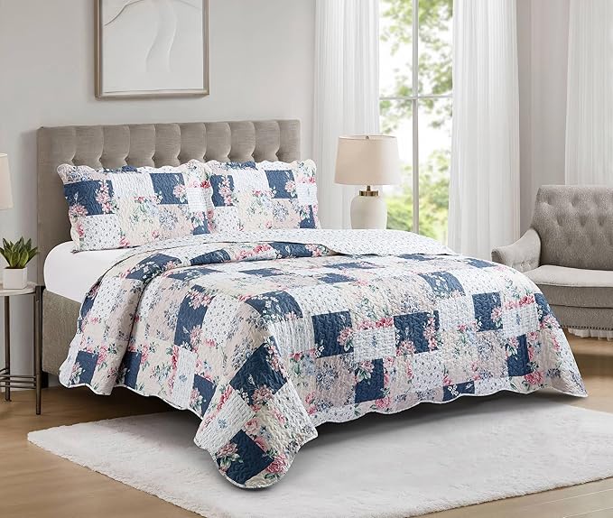 Brilliant Sunshine Roses in Beige Quilt Set, 3-Piece Bedding Sets, Lively Patchwork Design, Washable and Reversible Bedspread, Soft Lightweight Coverlet, All-Season, King/Cal King, Vintage Indigo