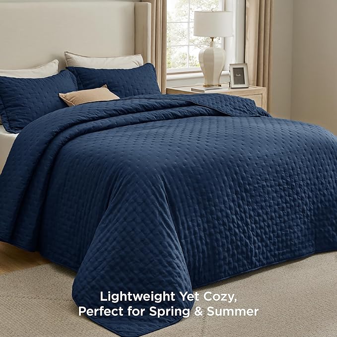 Bedsure King Quilt - Navy Blue Bedspread King Size & Lightweight Comforter, Modern Coverlet with Clover Pattern, Ultra Soft All-Season Bedding, 106 x 96 Inches