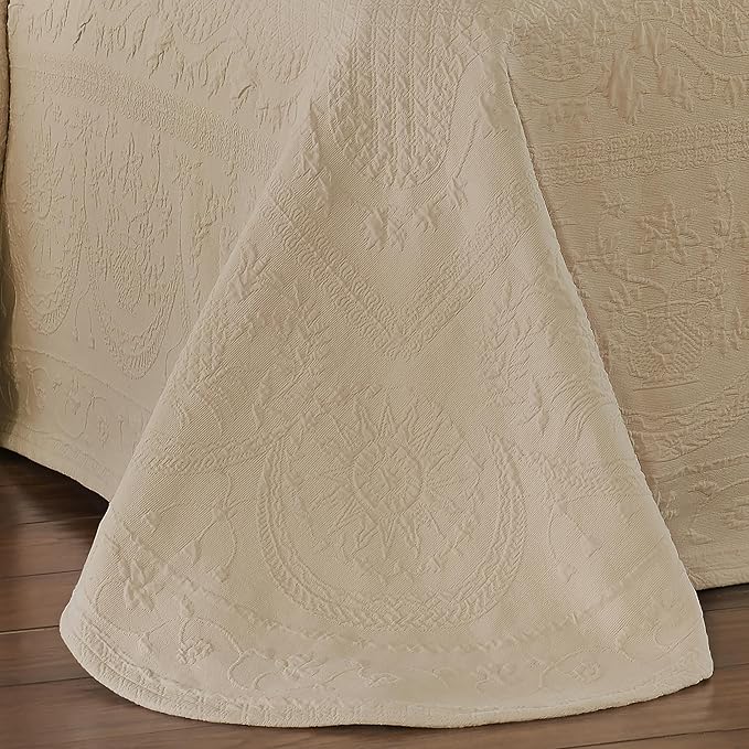 King Charles Modern Farmhouse Floral Matelasse Bedspread, 100% Cotton Breathable Bedding, Full/Queen, Birch