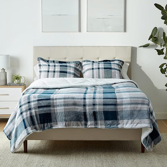 Amazon Basics 3 Piece Bedding Set, Micromink Sherpa, Ultra-Soft, Warm All Season Comforter, Full/Queen, Navy Plaid