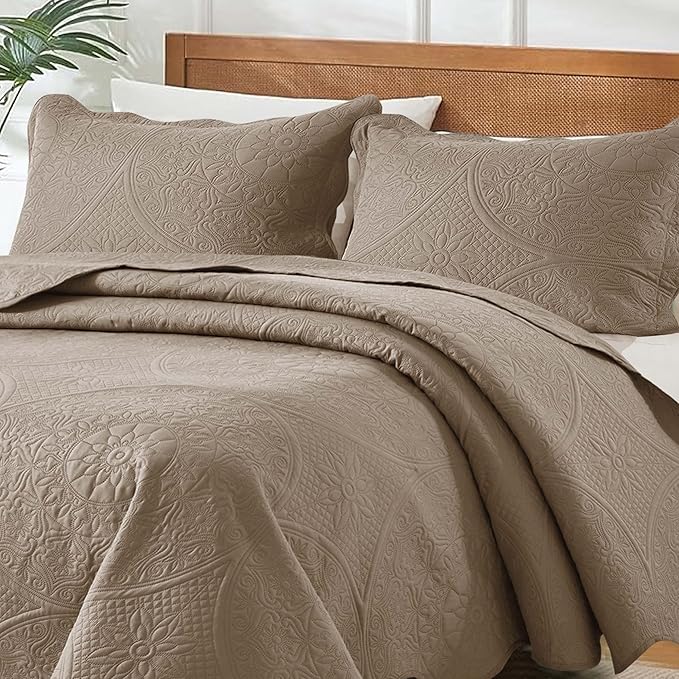 MOONLIGHT20015 10 Pack Twin Quilt Bedding Set (68" x 86") - Bulk Wholesale for Hotels, Guest Bedroom & Airbnbs - Lightweight Microfiber Reversible Floral Embossed Quilts Bedspreads (Beige)