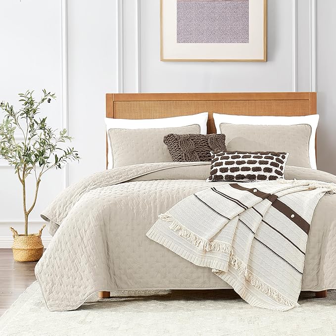 ROARINGWILD Beige King Size Quilt Bedding Set with 2 Pillow Shams, Lightweight Soft Microfiber Bedspread Coverlet, Thin Comforter Bed Cover for All Season, 3 Pieces, 104x90 inches