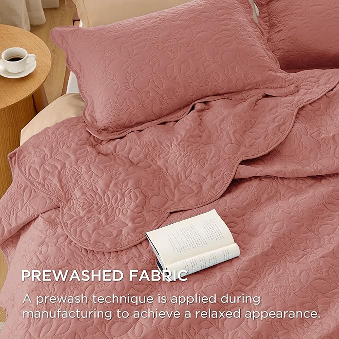 Bedsure Quilts Queen Size - Ultra Soft Pre-Washed Bedspread - Lightweight Grayish Pink Comforter - Cloud Bedding with Leaf Design 90x96 Inch