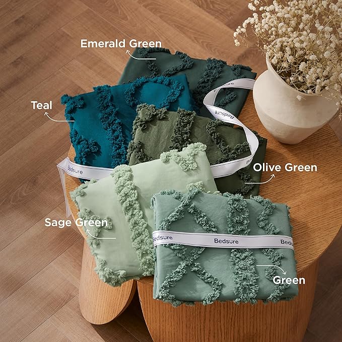 Bedsure Tufted Boho Comforter Set Queen Size - Green Boho Bed Set, GentleSoft™ 3 Pieces Farmhouse Shabby Chic Embroidery Bedding, Gifts for Woman, Soft Jacquard Queen Comforter for All Seasons