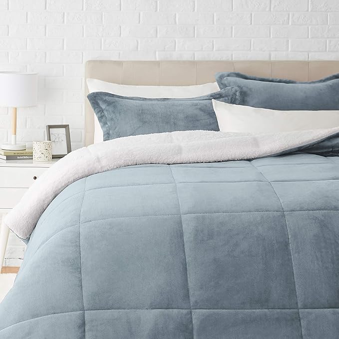 Amazon Basics 3 Piece Bedding Set, Micromink Sherpa, Ultra-Soft, Warm All Season Comforter, King, Tide Pool Blue, Solid