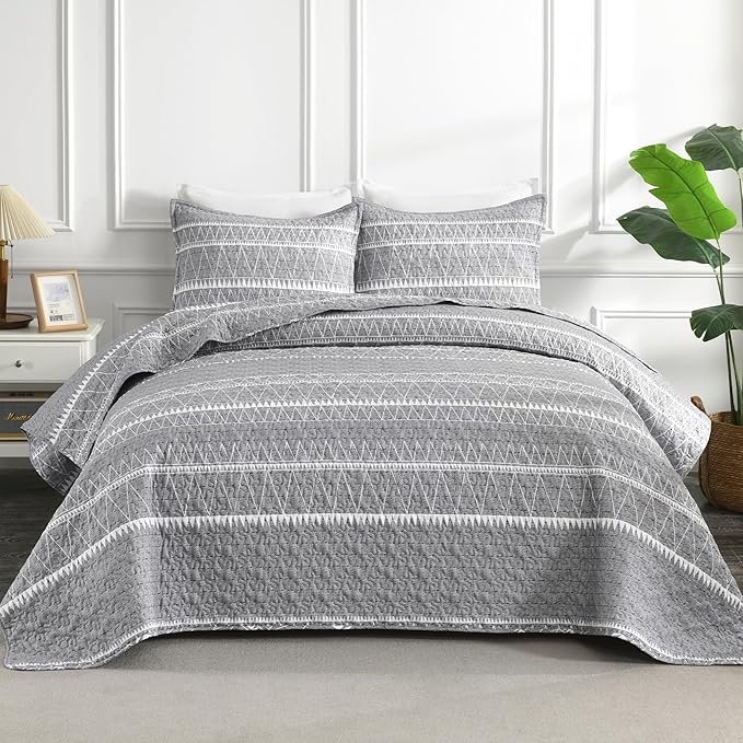 Andency California King Quilt Set (112x104 Inch), 3 Pieces (1 Grey Boho Printed Quilt and 2 Pillowcases), Bohemian Summer Lightweight Reversible Microfiber Bedspread Coverlet Sets