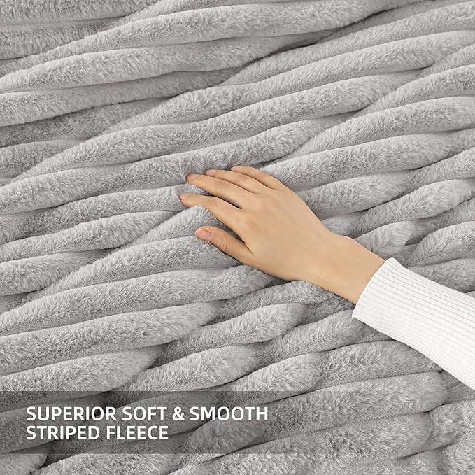 Smoofy Fluffy Queen Comforter Set 3 Pieces - Light Grey Fleece Fluffy Comforter Queen Set, Luxury Fuzzy Queen Bed Set, Soft &Warm Bed Comforter All Season, Heavy Queen Bedding with 2 Pillow Cases
