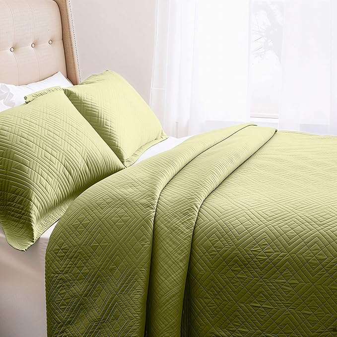 Hearth & Harbor Queen Quilt Set – All-Season Lightweight Bedspread & Coverlet with Pinsonic Weave - 7 Piece Queen Quilt Set with Pillow Shams, Olive Green - Queen Diamond