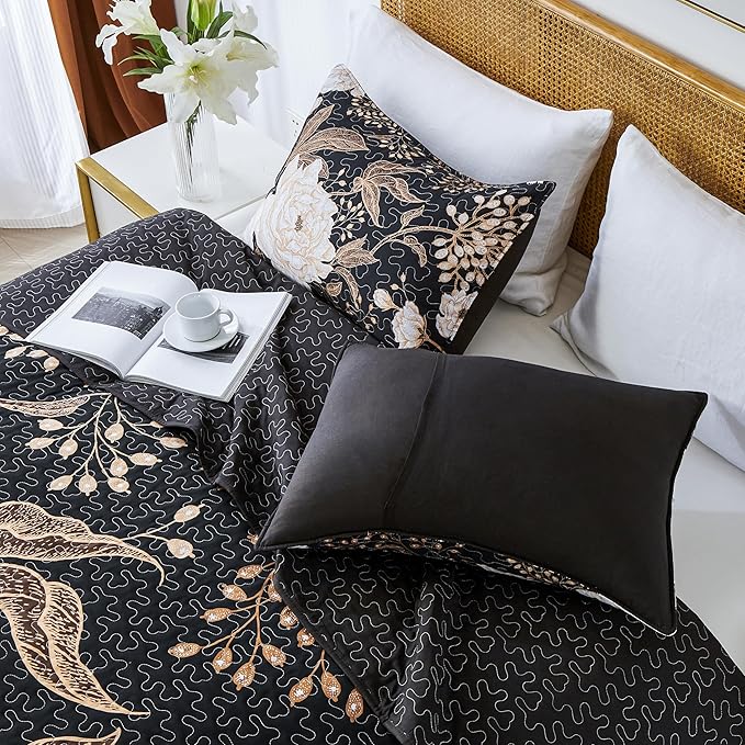 Yogeneg Full Queen Size Quilt Set,White Gold Floral Botanical Pattern Black Bedding Set,3 Piece Lightweight Soft Summer Bedspread Coverlet with 2 PIillow Sham for All Season(Black Floral,90"x96")