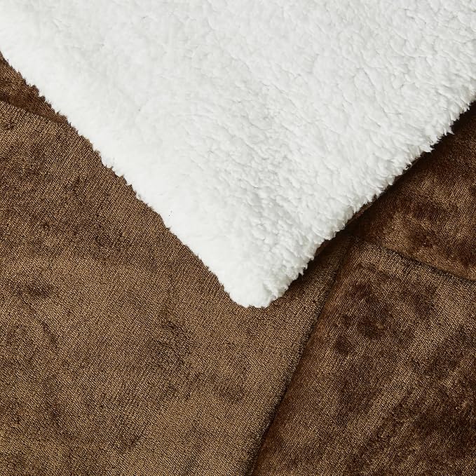 Amazon Basics Reversible Sherpa Comforter Set with Pillow Sham, Brown, King