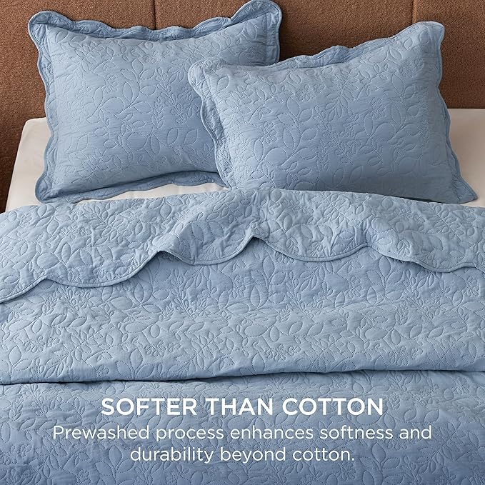 Bedsure Quilt King Size - Ultra Soft Pre-Washed Cloud-Like Bedding, All-Season Lightweight Comforter for Country Bedroom, Leaf Design Coverlet in Mineral Blue, 106 x 96 Inches
