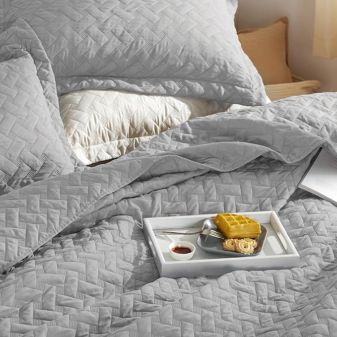 Bedsure Quilts Twin Size - Lightweight Bedspreads Twin Size with Basket Weave Pattern, Soft Quilt Bedding, Light Grey Comforter Coverlet for All Seasons (68" x 86")
