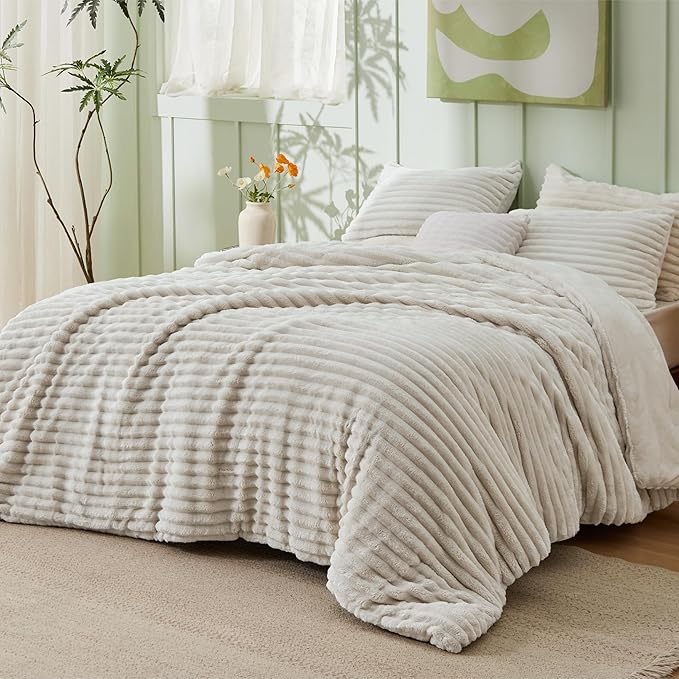 Bedsure King Size Comforter Set - GentleSoft™ 3 Pieces Fluffy Double-Side Fleece Comforter Set, Cozy Striped Room Decor Aesthetic, Luxury Linen King Bedding with 2 Pillowcases, 104x90 Inches