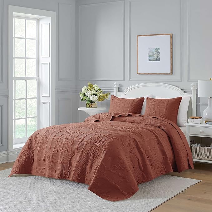 B2EVER Red Damask Quilt King Size Bedding Sets with 2 Pillow Shams, Boho Bedspread Lightweight Soft Farmhouse Vintage Bohemian Coverlet Retro Jacquard Pattern Bed Cover for All Season, 3 Pieces